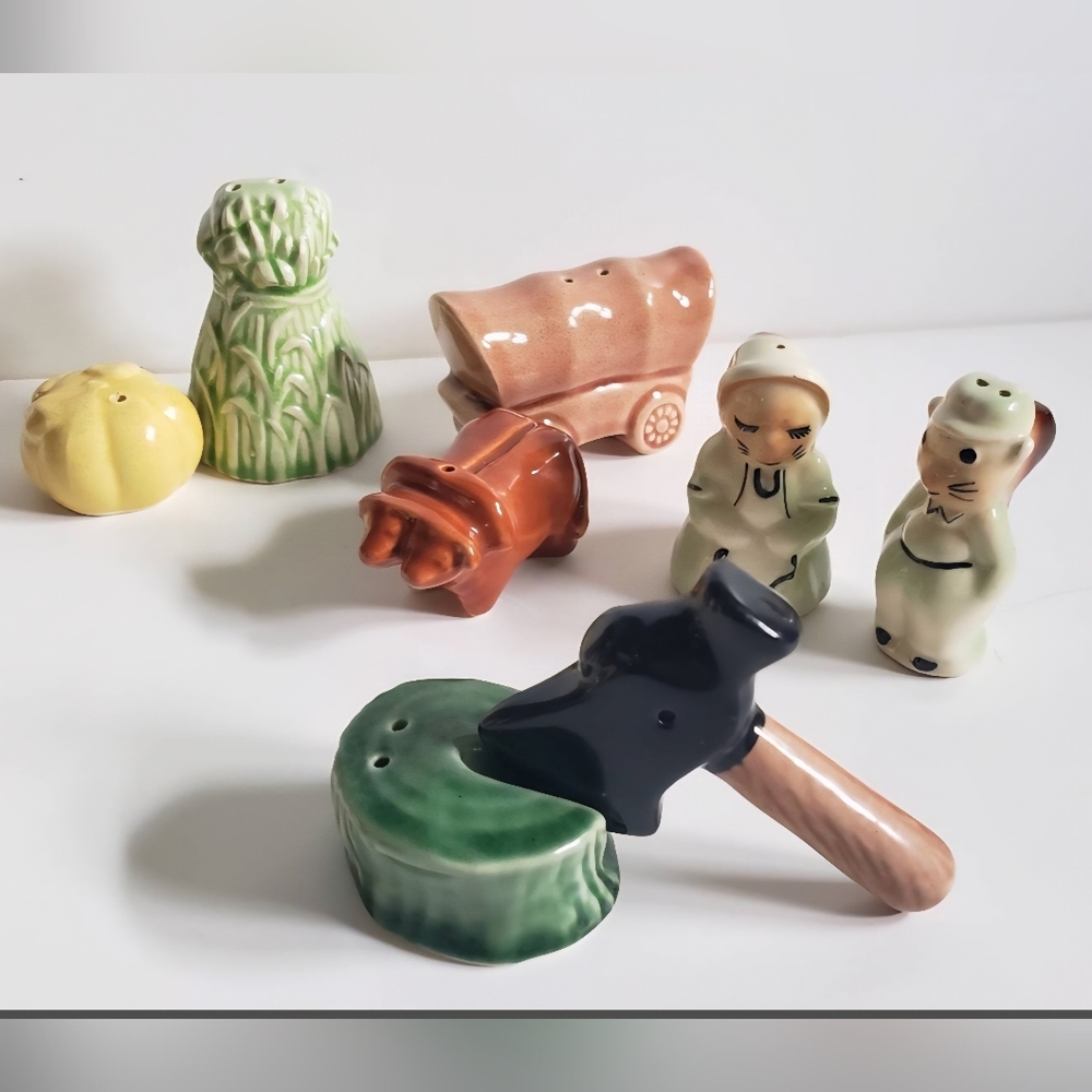 Vntg Kitsch Ceramic Salt and Pepper Shakers: Lot of 4